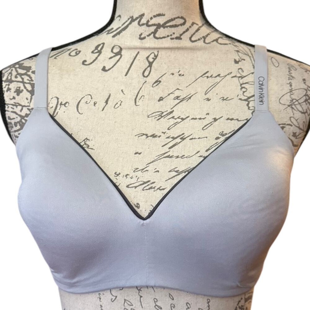 Calvin Klein Gray Wireless Soft Form Wireless Bra Size Medium NWOT